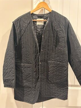 Everlane black quilted shirt jacket